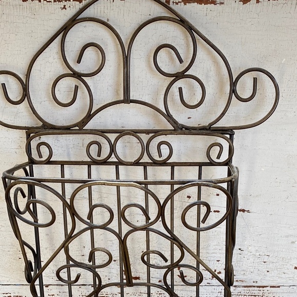 Vintage Ballards Scrolled Wall Mail Sorter - Picture 3 of 3